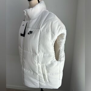 Nike Sportswear Classic Therma-FIT Loose Puffer Vest - White w/Black Swoosh